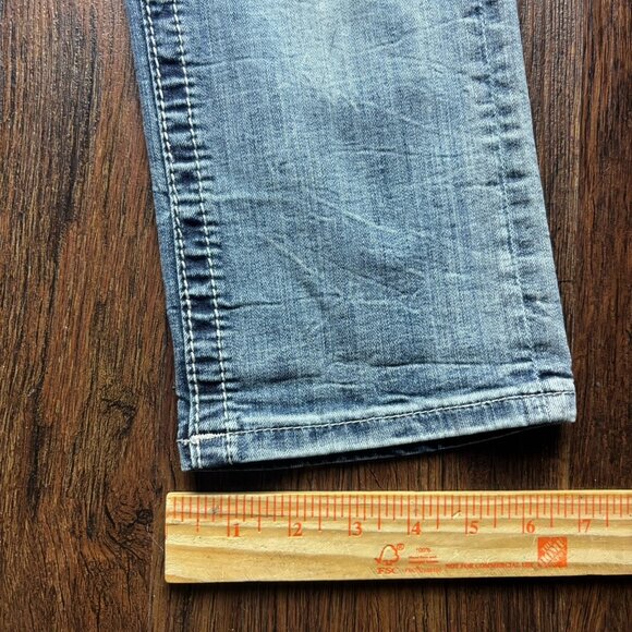 Miss Me Mid Rise Easy Crop Jeans Distressed Light Wash Angel Wings Size 26 - Picture 9 of 12